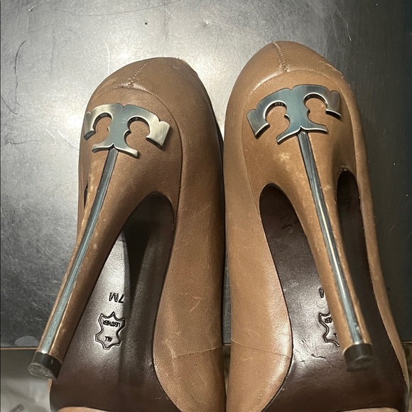 Tory Burch Elegant Tan High Heels - Picture 5 of 7